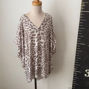 Karen Kane leopard short sleeve top size medium